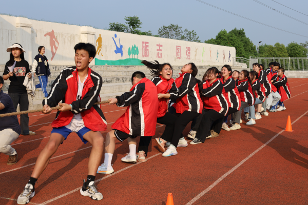 常德德才科技職業(yè)學(xué)校:拔河比賽促團(tuán)結(jié) 凝心聚力展風(fēng)采 常德德才科技職業(yè)學(xué)校:拔河比賽促團(tuán)結(jié) 凝心聚力展風(fēng)采